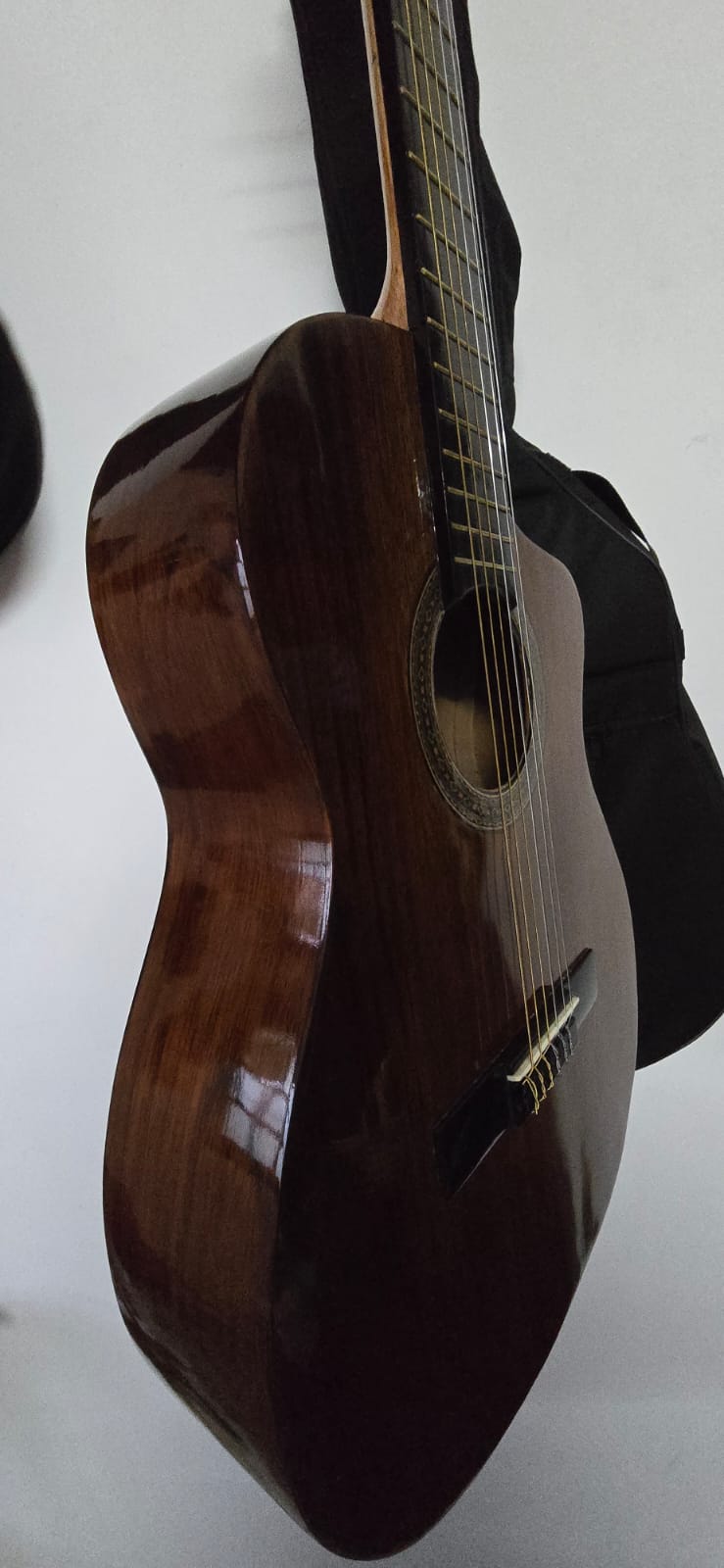 Guitarra Clásica de Cedro Completo — Tono Miel